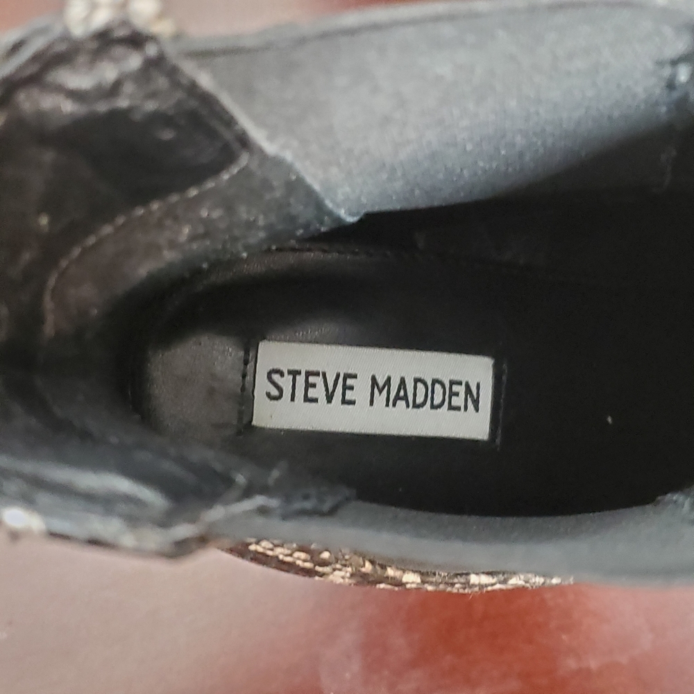 Steve Madden "Subtle" Snake Pointed Toe Chelsea A… - image 8